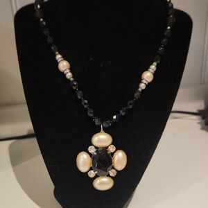 Sophisticated Black and Pearl Pendant Necklace